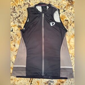 Woman’s Pearl Izumi sleeveless bike jersey